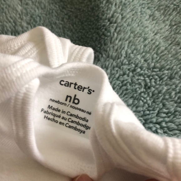 5 pack of sleeveless newborn onesies - Picture 2 of 2